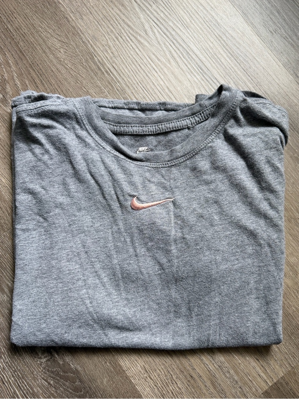 Nike Girls’ t-shirt with logo swoosh